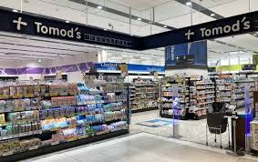 ドラックストア　トモズ有明ガーデン店（ドラッグストア）まで987m