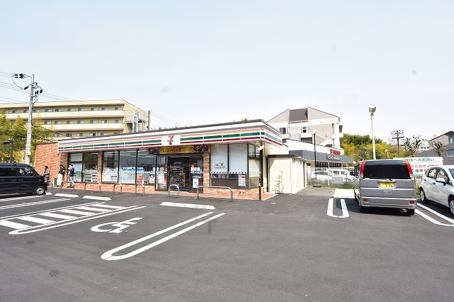 コンビニ　セブンイレブン　豊中東泉丘店（コンビニ）まで1842m