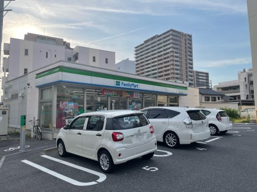 コンビニ　ファミリーマート 松原二丁目店（コンビニ）まで388m
