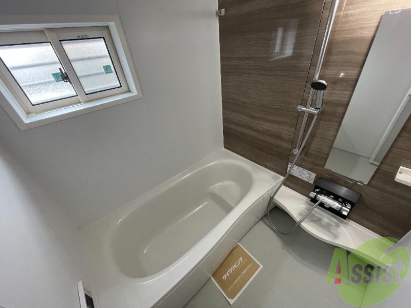 バス・シャワールーム　浴室はきれいで追い焚き機能もついているので快適です。