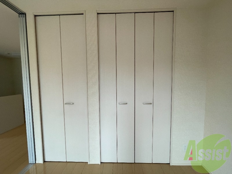 収納　収納は扉以上の広いスペースが広がりスペースがあります。