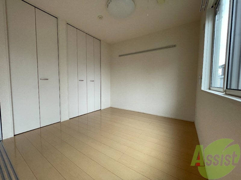 その他部屋・スペース　４．５帖の洋室は窓からよく陽が差し込みます。