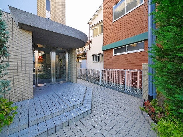 エントランス　毎日通るエントランスはこのようになっています