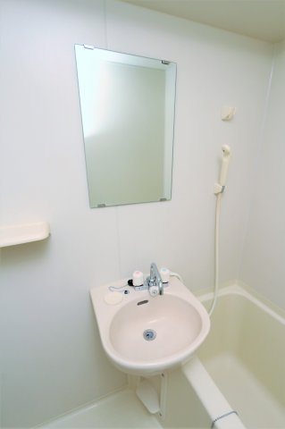 洗面設備　参考写真（同物件別部屋）