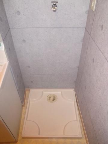 居室・リビング　室内洗濯機置場です