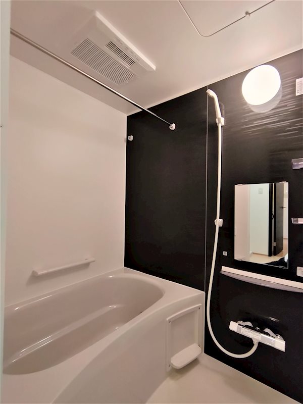 バス・シャワールーム　浴室乾燥機を採用した浴室になります。