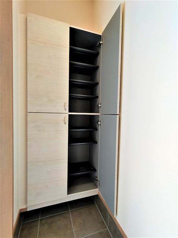 玄関　たっぷり収納のシューズボックスです。