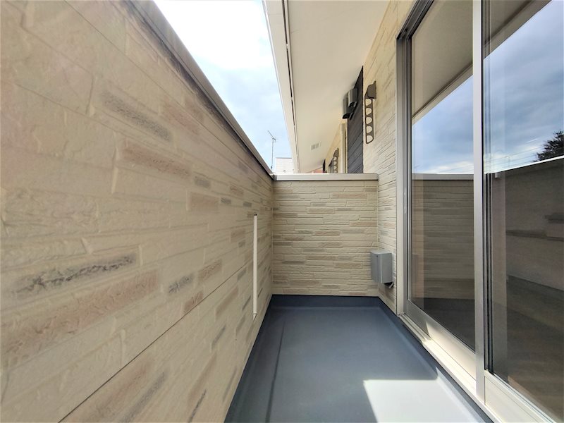 バルコニー　南向きの為陽当り良好のバルコニーです。