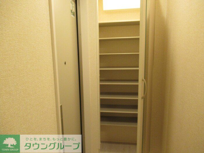 玄関　お問合せはタウンハウジングまで！※現地待合わせ相談可能