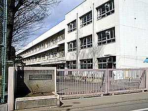 小学校　調布第三小学校（小学校）まで464m