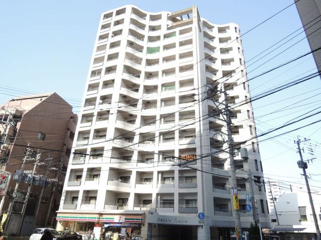 建物外観　１階がセブンイレブンです