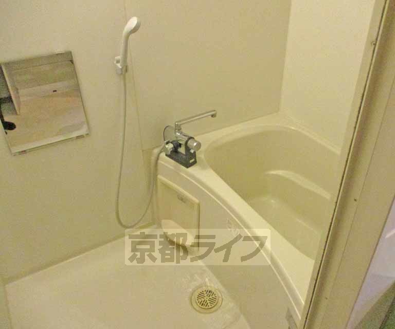 バス・シャワールーム　二口ガスコンロ設置可能です。