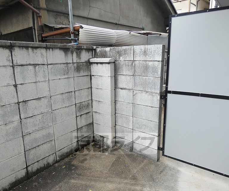 バルコニー　・写真は１０２号室の庭です