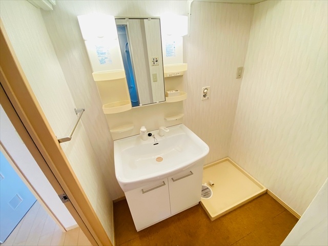 洗面設備　同一建物内２０１号室内装写真転載