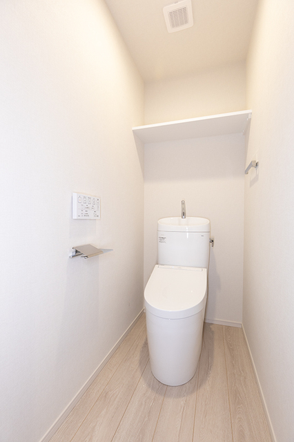 トイレ　※写真は同タイプ住戸です。