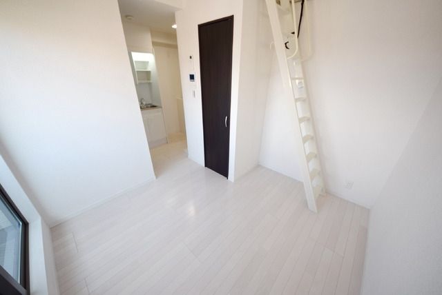 居室・リビング　★綺麗なホワイトフローリングのお部屋です★