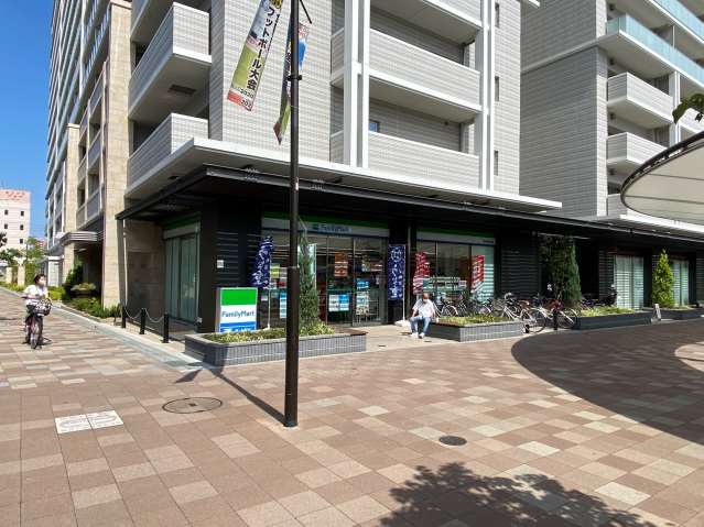 コンビニ　ファミリーマート（コンビニ）まで414m