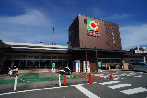 スーパー　イズミヤ 橿原神宮前店（スーパー）まで211m