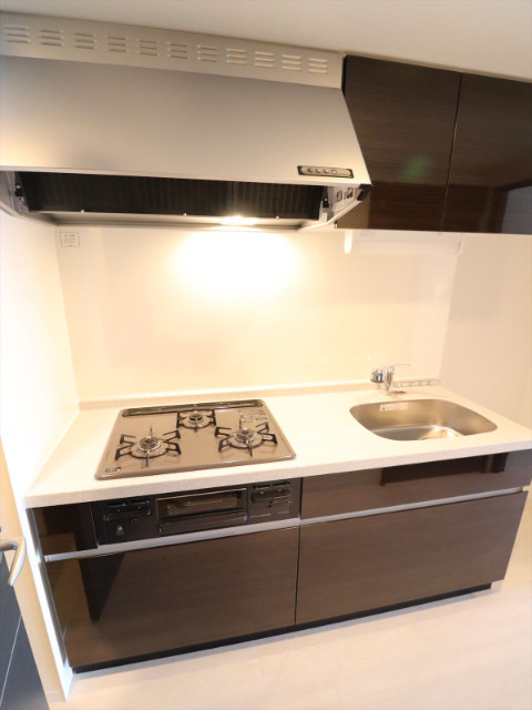 キッチン　3口コンロのシステムキッチン