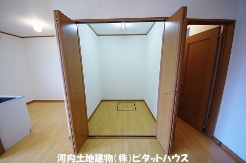 収納　ウォークインクローゼット※類似室内