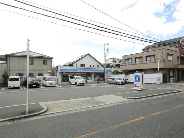 コンビニ　ローソン（コンビニ）まで738m