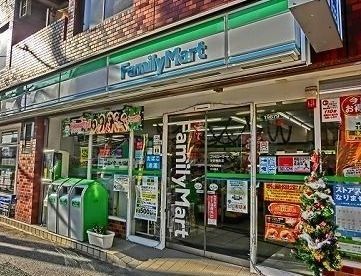 コンビニ　ファミリーマート横浜楠町店（コンビニ）まで1420m