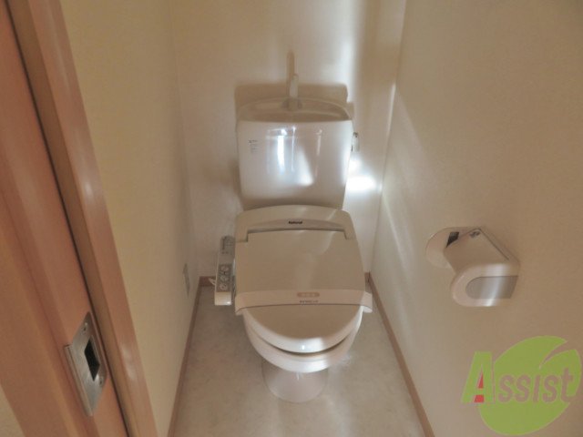 トイレ　トイレは嬉しいウォシュレット付きです。