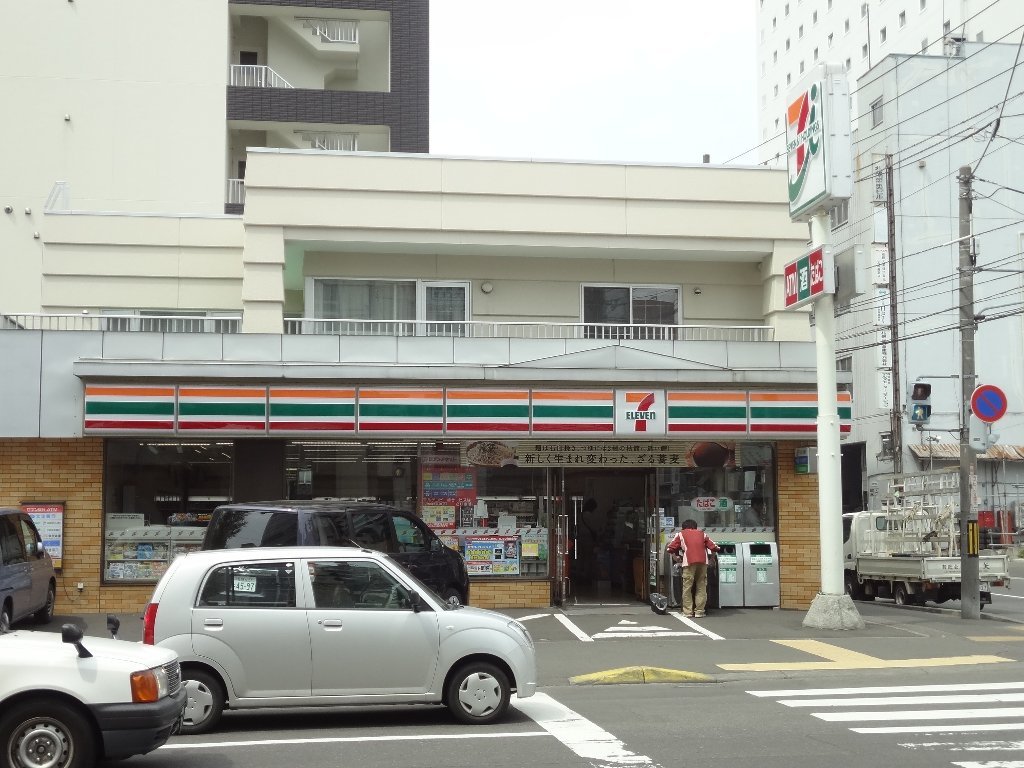 コンビニ　セブンイレブン札幌南9条西3丁目店（コンビニ）まで223m