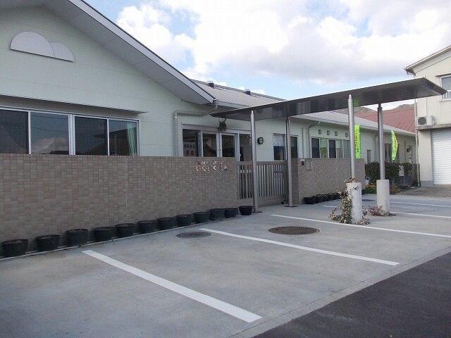 幼稚園・保育園　認定こども園すくすく（幼稚園・保育園）まで551m