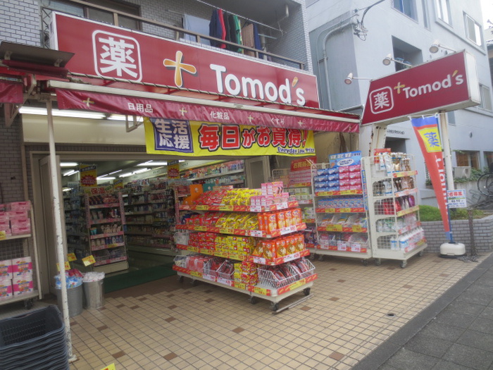 ドラックストア　トモズ駒沢駅前（ドラッグストア）まで180m