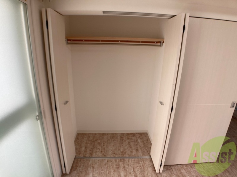 収納　寝室の収納です。部屋がすっきり片付きます。