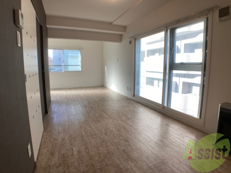 居室・リビング　広くてキレイなお部屋が広がっていて、充実した生活が送れそう。