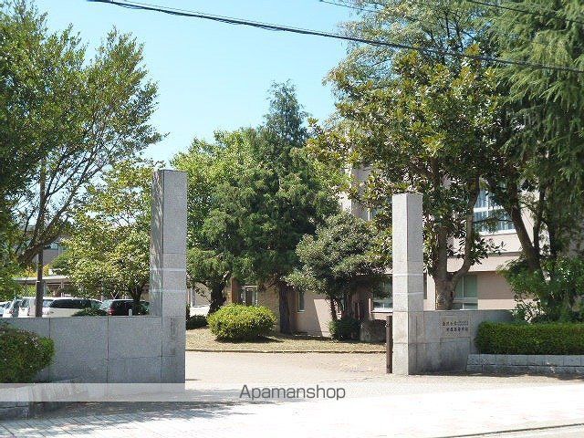 高校・高専　金沢大学人間社会学域附属高等学校（高校・高専）まで1035m