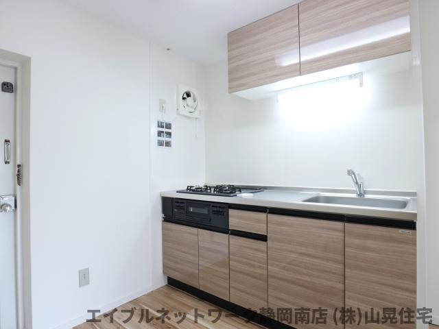 キッチン　コンパクトなキッチンで掃除もラクラク