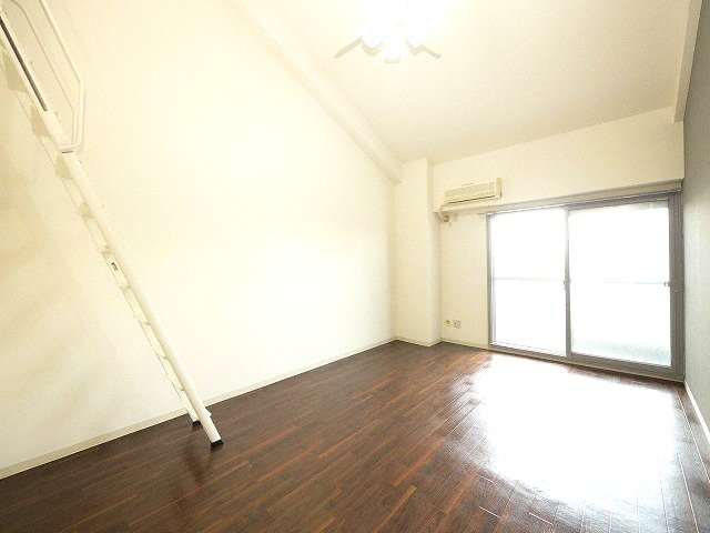 居室・リビング　イメージとして同建物他部屋を表示しています
