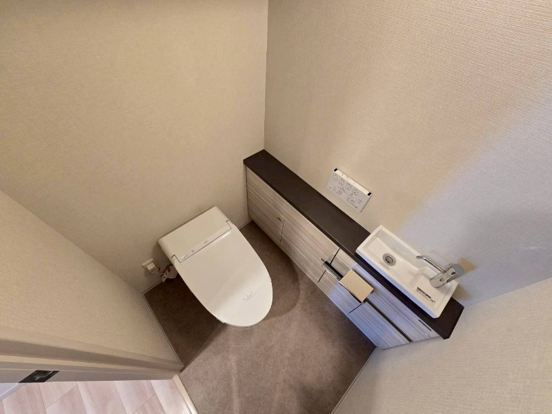 トイレ　ウォシュレット機能がついたトイレ。安心して使用できますね。