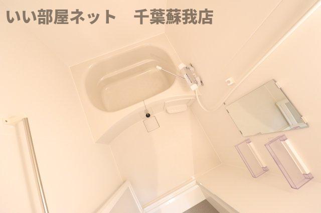 バス・シャワールーム　コンパクトで使いやすいお風呂です