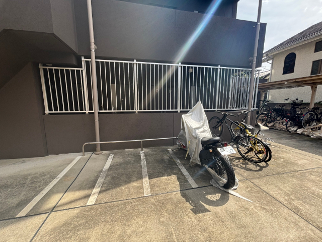 駐車場　バイク置き場