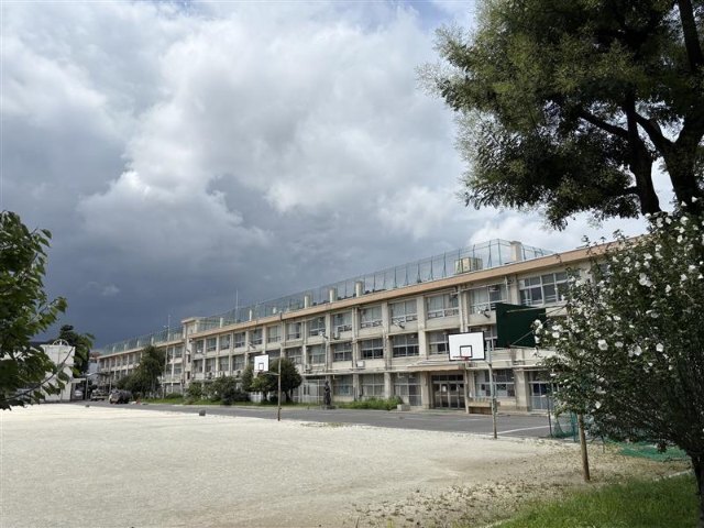 中学校　練馬区立中村中学校（中学校）まで650m