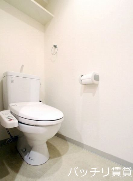 トイレ　画像は同型タイプの為、現状を優先致します。