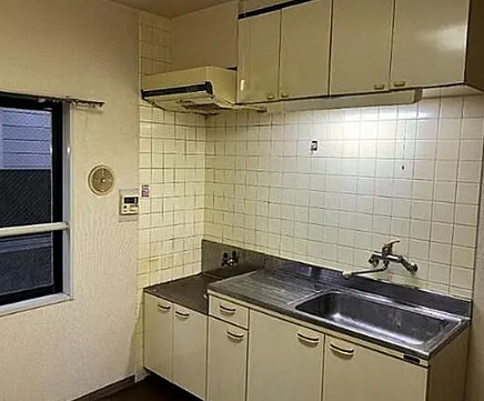 キッチン　別部屋の画像を使用しております。