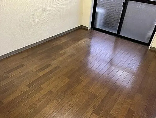 バルコニー　別部屋の画像を使用しております。