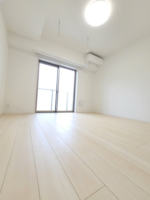 その他部屋・スペース　白く輝く落ち着いた居室。