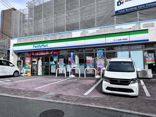コンビニ　ファミリーマート JR教育大前駅店（コンビニ）まで88m