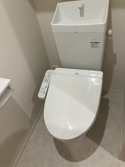 トイレ　３０２　温水洗浄暖房便座トイレ