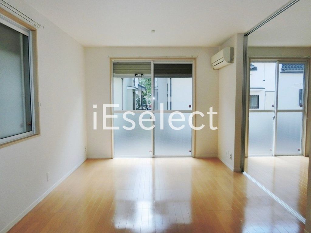 居室・リビング　2面採光で明るいお部屋です