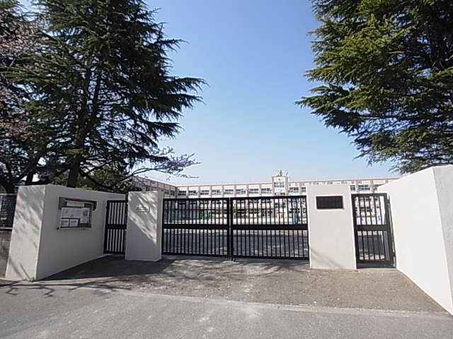 小学校　足立区立渕江第一小学校（小学校）まで291m