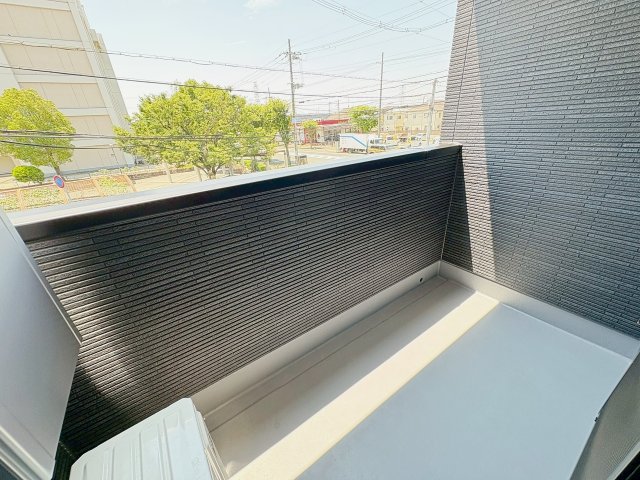 バルコニー　陽当たり良好なバルコニーです