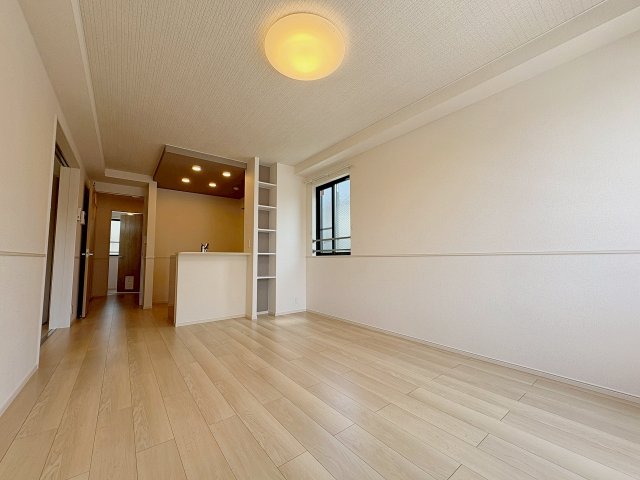 居室・リビング　こちらの居間で趣味の時間をお楽しみください