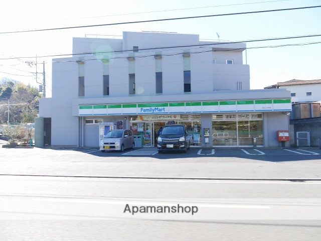 コンビニ　ファミリーマート白山二丁目店（コンビニ）まで597m